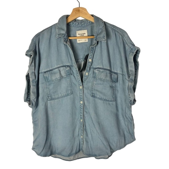Abercrombie & Fitch Tops - Abercrombie & Fitch Light Blue Chambray Short Sleeve Button Down L